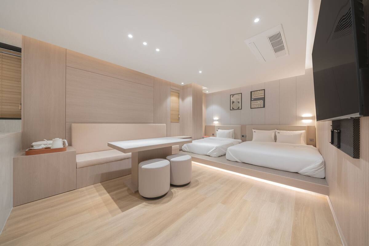 1 bedroom, WiFi (free), bed sheets