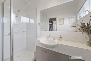 Bathtub