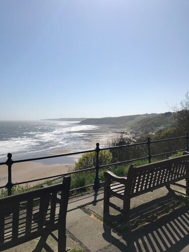 Spacious & Great Location Flat Close to the Seafront