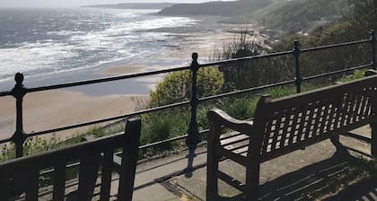 Spacious & Great Location Flat Close to the Seafront