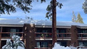 A multi-story building with a wooden facade and balconies. - Loft in Yosemite National Park (Yosemite West)