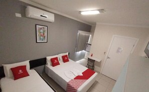 Standard Triple Room | Minibar, desk, free WiFi, bed sheets - Cerrado Hotel (Campo Grande)
