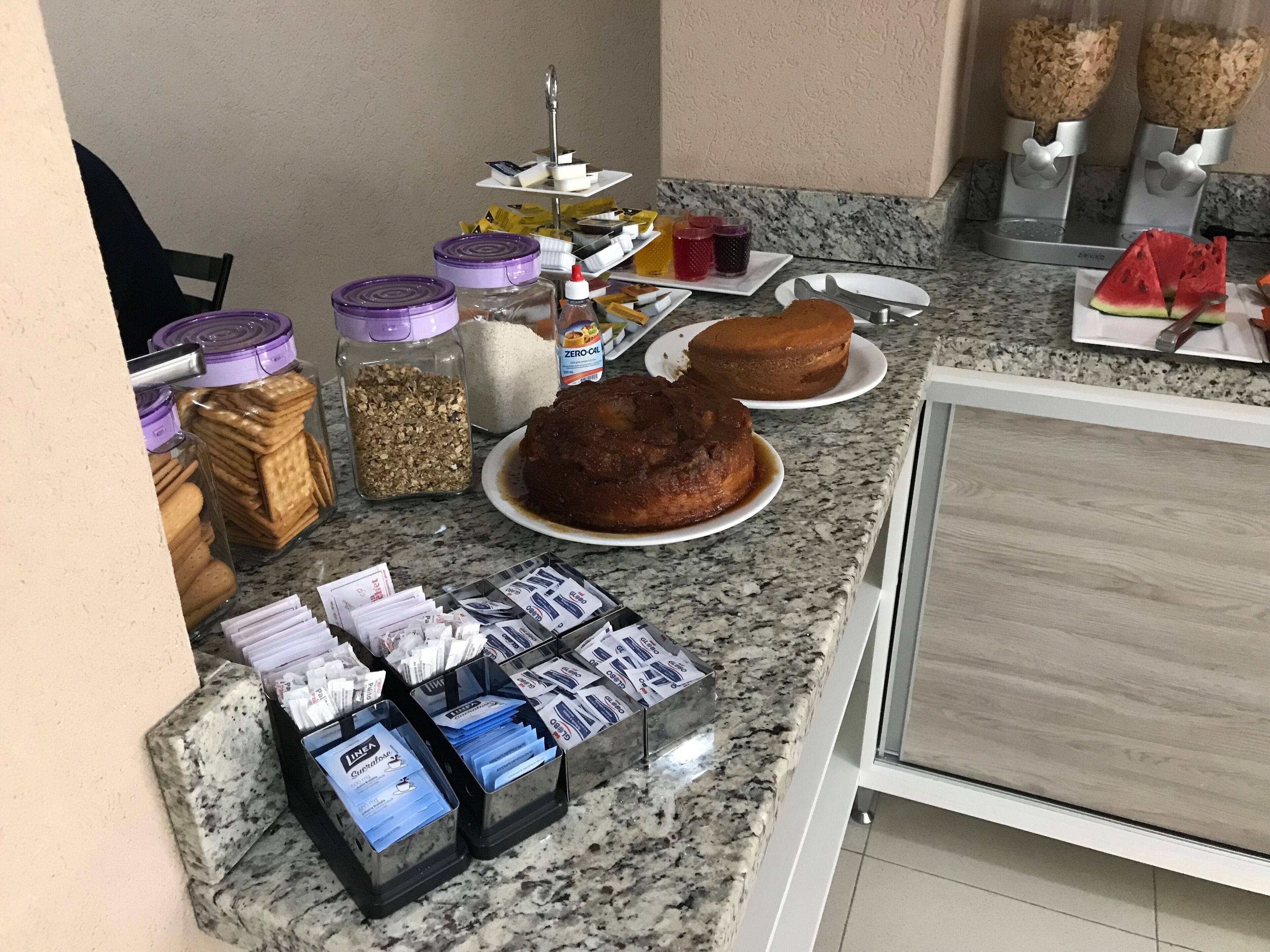 free daily continental breakfast