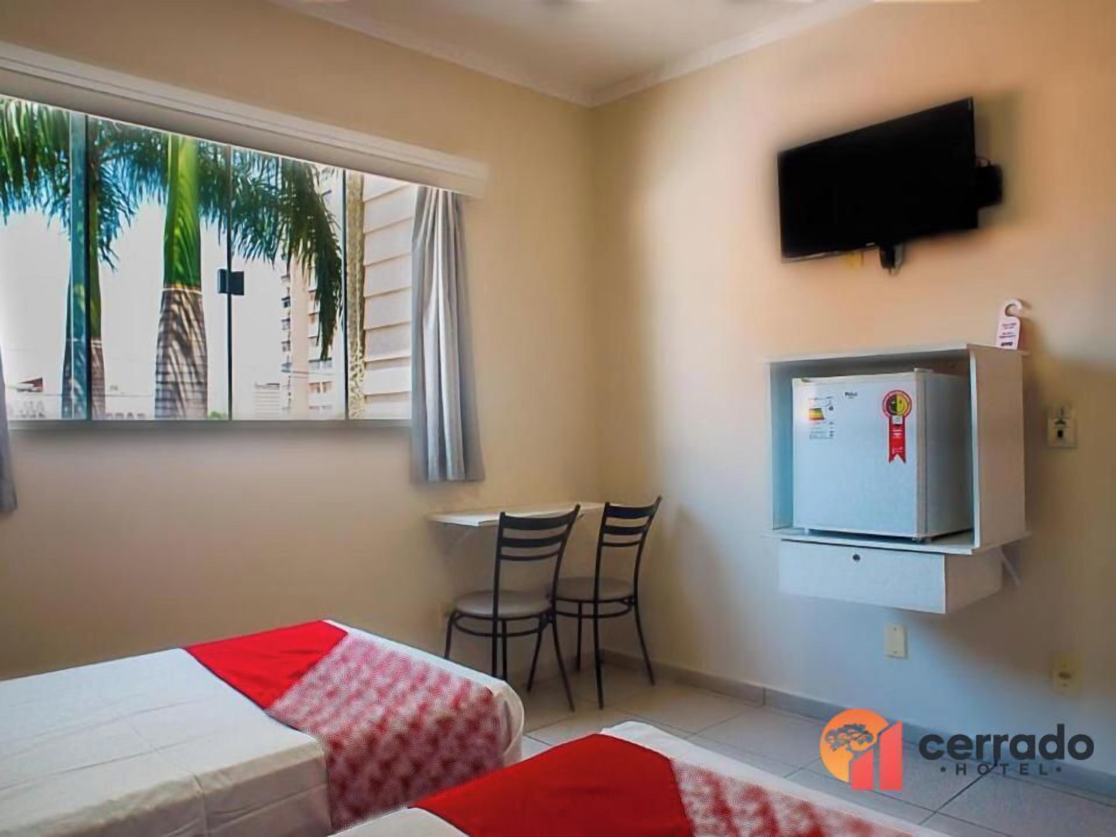 standard twin room | minibar, desk, free wifi, bed sheets