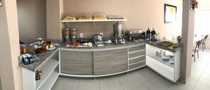 Desayuno continental gratuito y diario