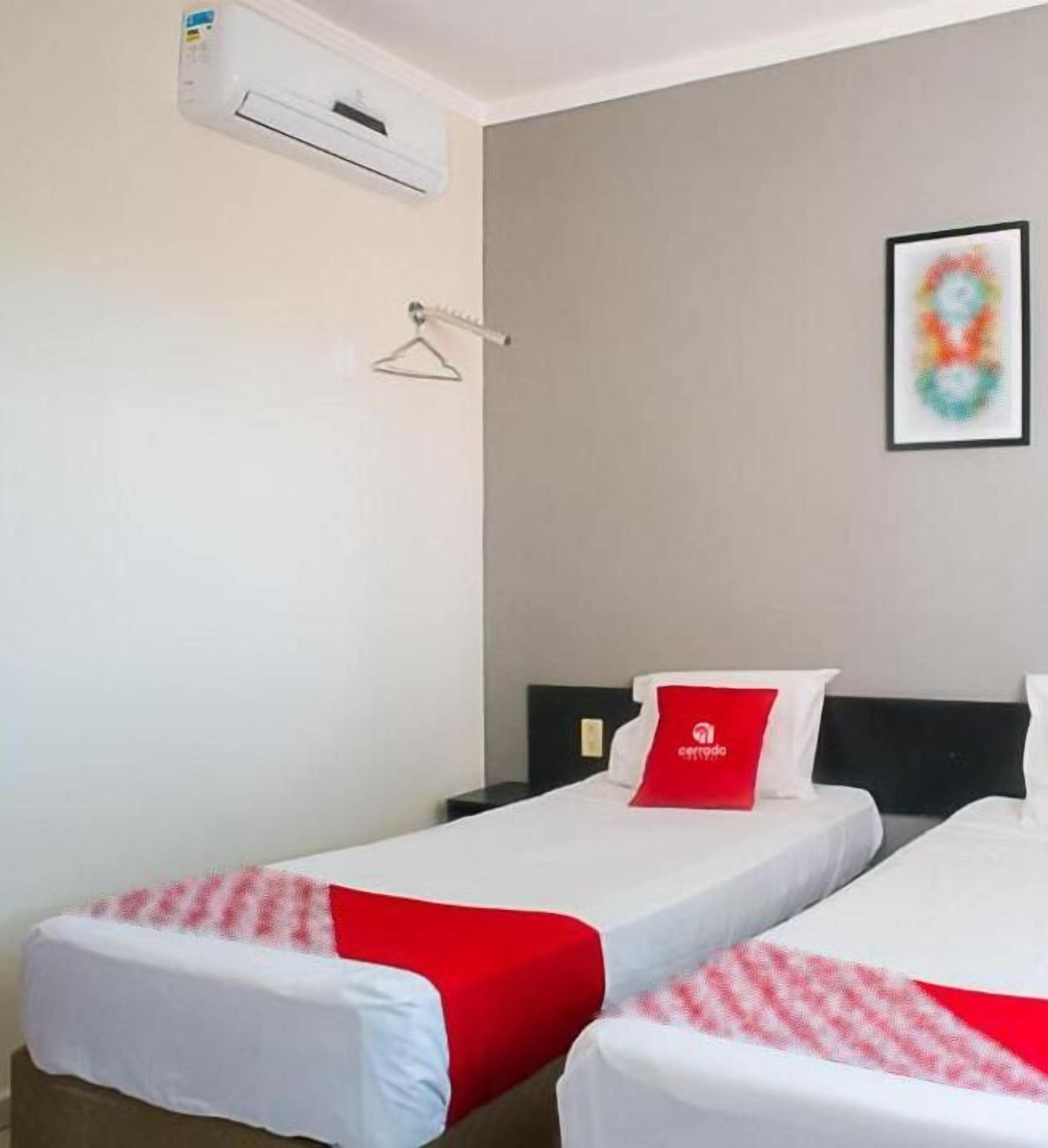 standard twin room | minibar, desk, free wifi, bed sheets