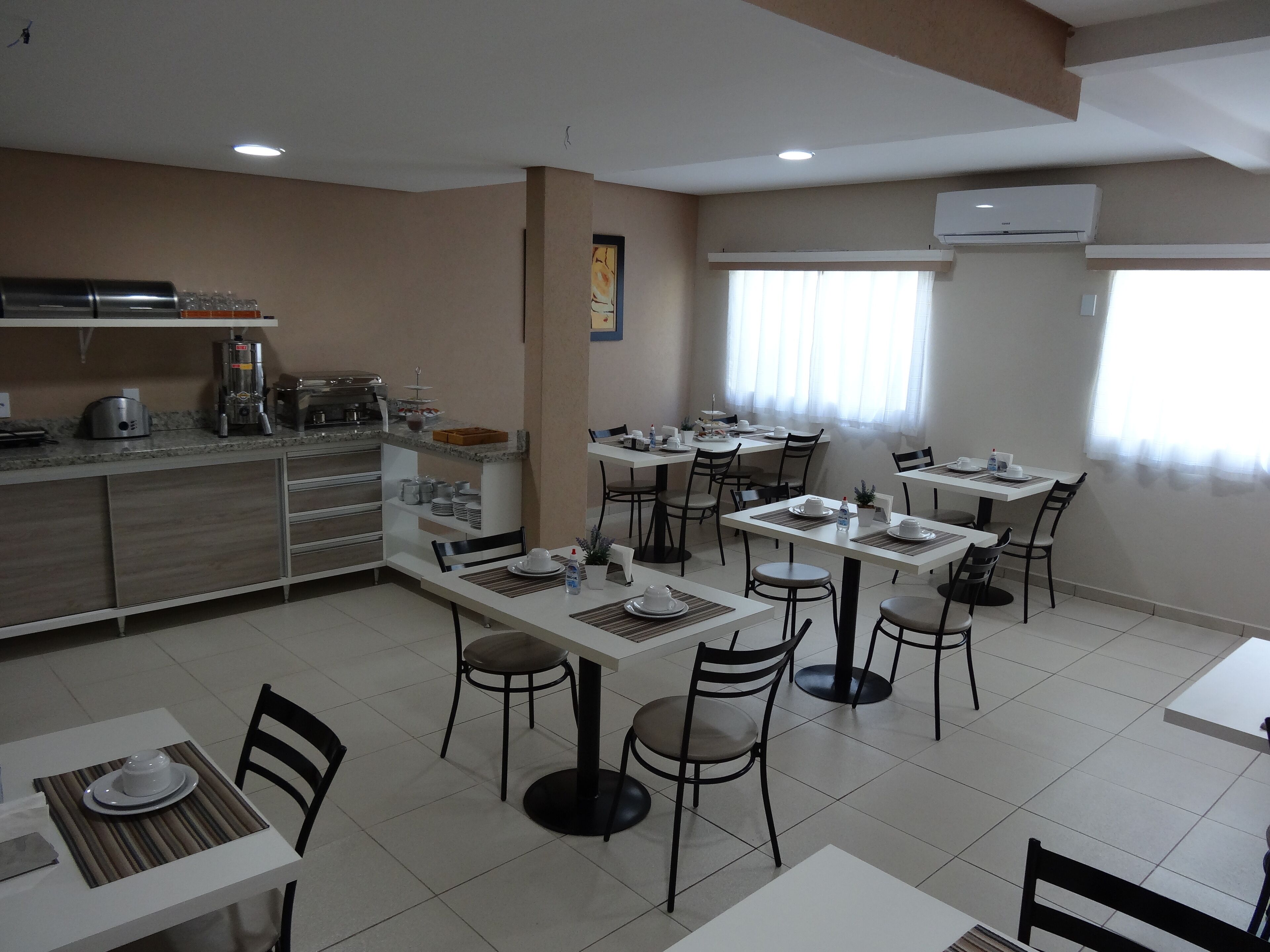 free daily continental breakfast