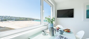 Glas Mor - beach side apartment, St Ives