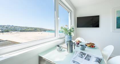 Glas Mor - beach side apartment, St Ives