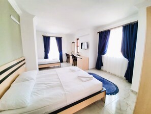 クラシック トリプルルーム 1 ベッドルーム | セーフティボックス (室内)、WiFi (無料)