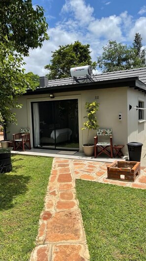 Exterior - Exquisite one bedroomed apartment - 2043 (Bulawayo)