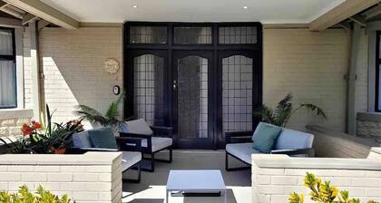 Contemporary 2 bed in Suburbs - 2081