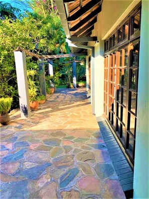Exterior detail - Cozy 3 Bedroom House with unique bathrooms - 2084 (Bulawayo)
