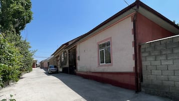 Mặt tiền nơi lưu trú