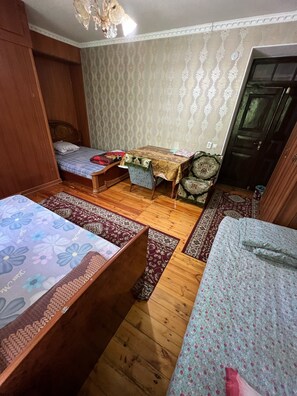 Family Quadruple Room | Iron/ironing board, free WiFi - Lovely home  (Osh)