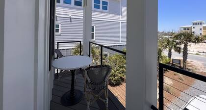 New luxury North Cape gulf front, private pool, elevator, handicap suite