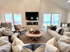 Smart TV, fireplace