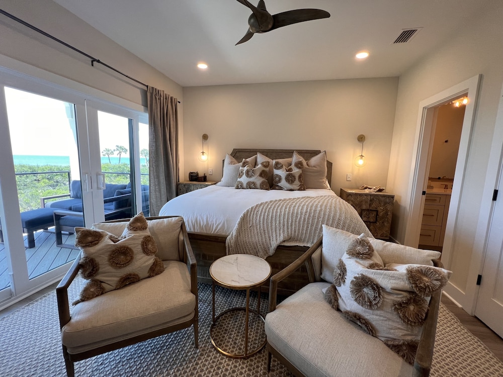 New luxury North Cape gulf front, private pool, elevator, handicap