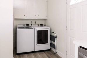 Interior - The Cozy Crib / Spacious & Workspace w/ Monitor (Salt Lake City)
