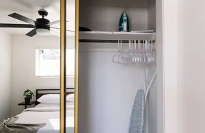 1 Schlafzimmer, Schreibtisch, Bügeleisen/Bügelbrett, kostenloses WLAN