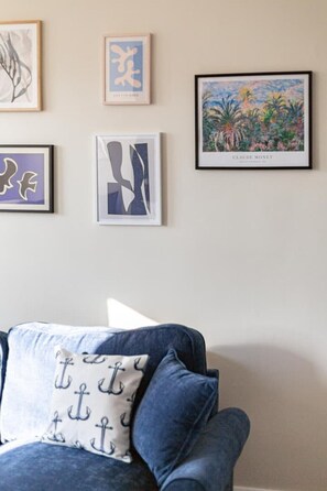 Interior - Stylish 3BR Near Seafront Perfect Seaside Getaway (Scarborough)