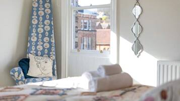 3 bedrooms, bed sheets