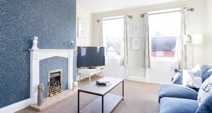 Stylish 3BR Near Seafront Perfect Seaside Getaway