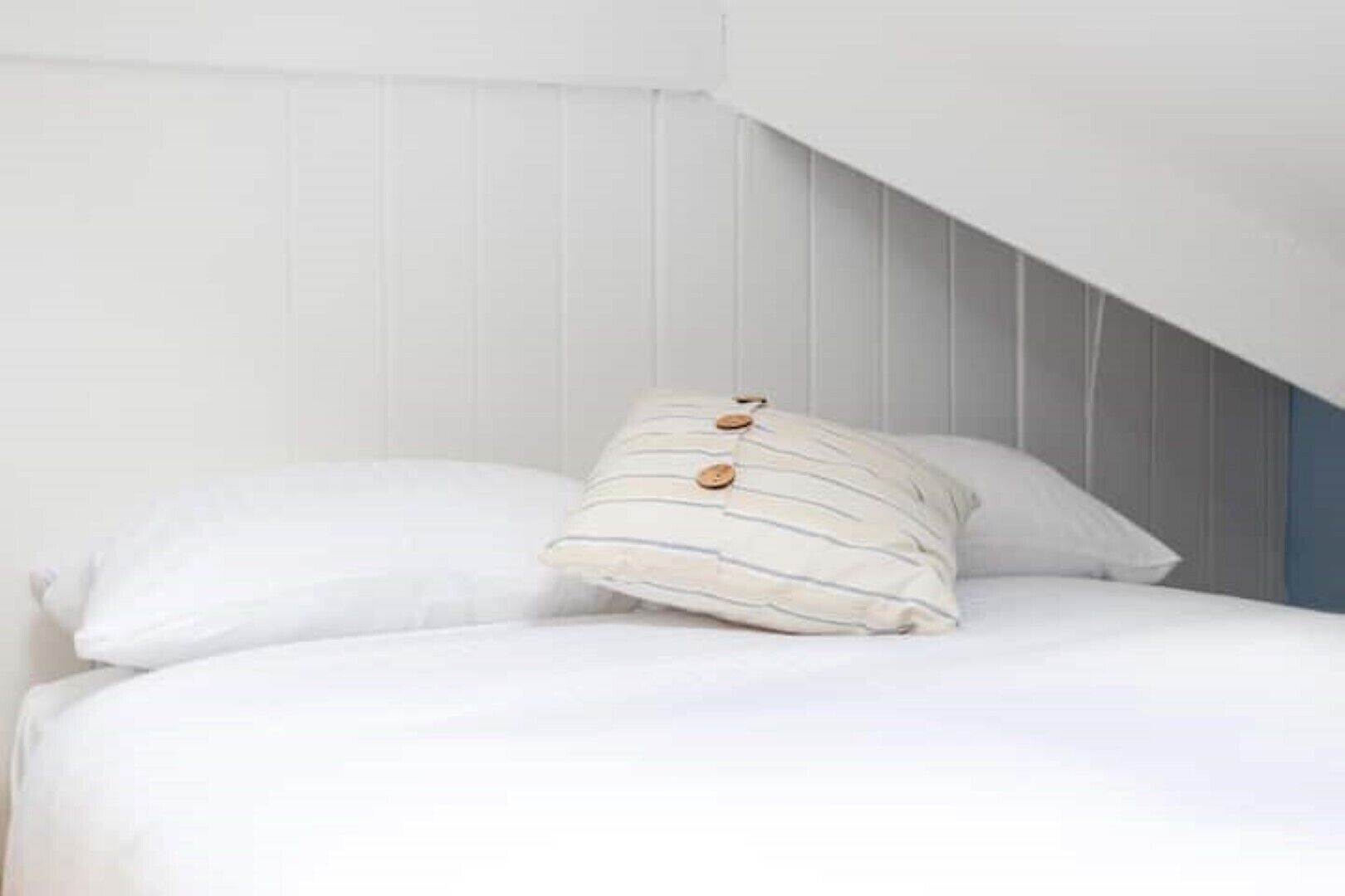 3 bedrooms, bed sheets