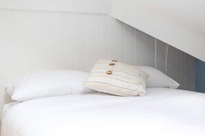 3 bedrooms, bed sheets