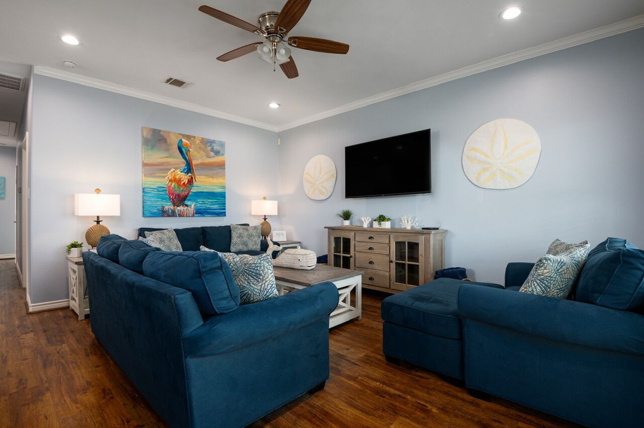 KING CRAB - Close to beach, large fenced yard, 3 bedrooms, Sleeps 9