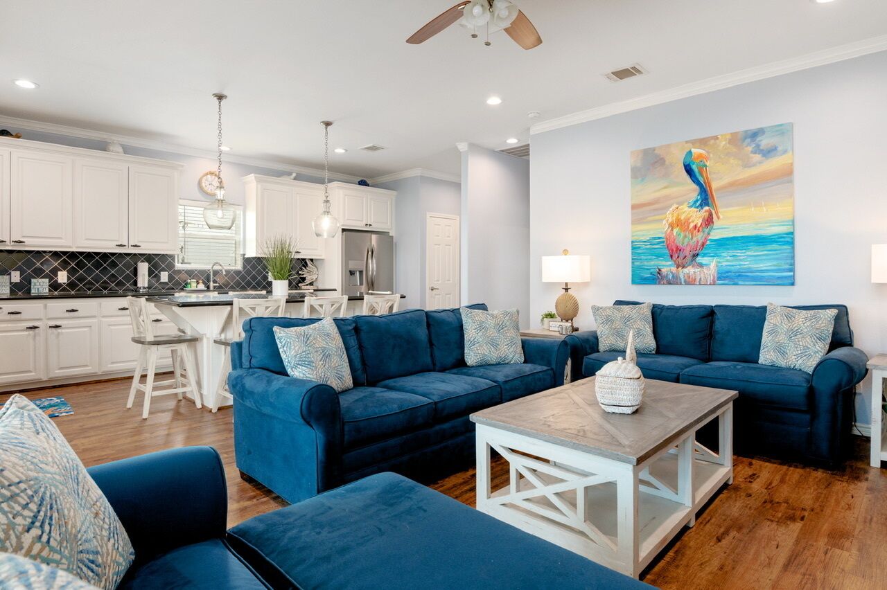 KING CRAB - Close to beach, large fenced yard, 3 bedrooms, Sleeps 9