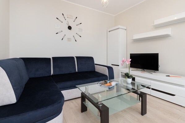 Apartment, 1 Bedroom, Balcony | Interior