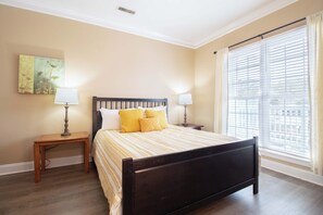 4 bedrooms, iron/ironing board, WiFi, bed sheets