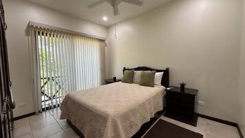 2 bedrooms, WiFi (free), bed sheets