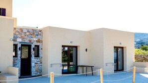 Exterior - E1 & E2 (Syros)