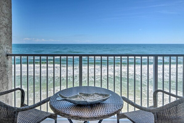 Apartment (1 Bedroom) | Property grounds - Walk to Ocean: Bright Daytona Beach Condo! (Daytona Beach Shores)