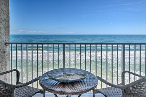 Walk to Ocean: Bright Daytona Beach Condo!