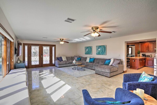 House (3 Bedrooms) | Interior