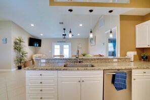 House (3 Bedrooms) | Interior - Pool & Outdoor Bar: Cape Coral Home (Cape Coral)