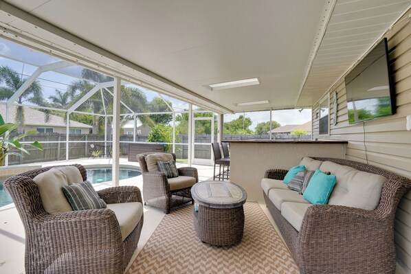 House (3 Bedrooms) | Interior - Pool & Outdoor Bar: Cape Coral Home (Cape Coral)