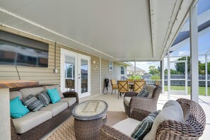 House (3 Bedrooms) | Interior - Pool & Outdoor Bar: Cape Coral Home (Cape Coral)