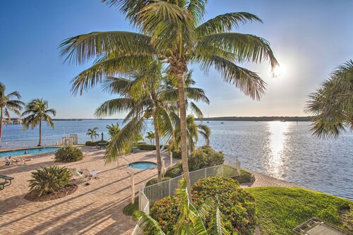 Private Balcony & Pool Access: Bayfront Retreat