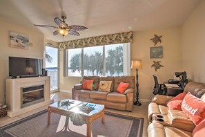 Apartment (1 Bedroom) | Interior - Private Balcony & Pool Access: Bayfront Retreat (St. Petersburg)