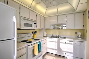 Apartment (2 Bedrooms) | Interior - Beachfront Marco Island Resort Condo w/ Pool! (Marco Island)