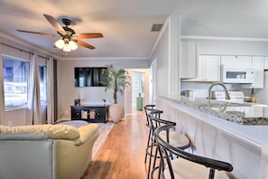 House (3 Bedrooms) | Interior - 9 Mi to Beaches: Home w/ Pool & Patio in Bradenton (Bradenton)