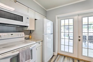 House (3 Bedrooms) | Interior - 9 Mi to Beaches: Home w/ Pool & Patio in Bradenton (Bradenton)