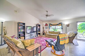 Interior - 'banzai Palm Bay' Home Near Parks & Beaches! (Palm Bay)