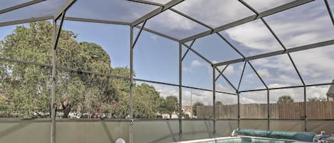 Huis (4 Bedrooms) | Zwembad | Een buitenzwembad