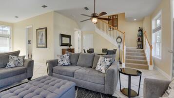 House (4 Bedrooms) | Interior