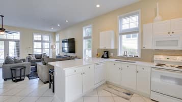 House (4 Bedrooms) | Interior